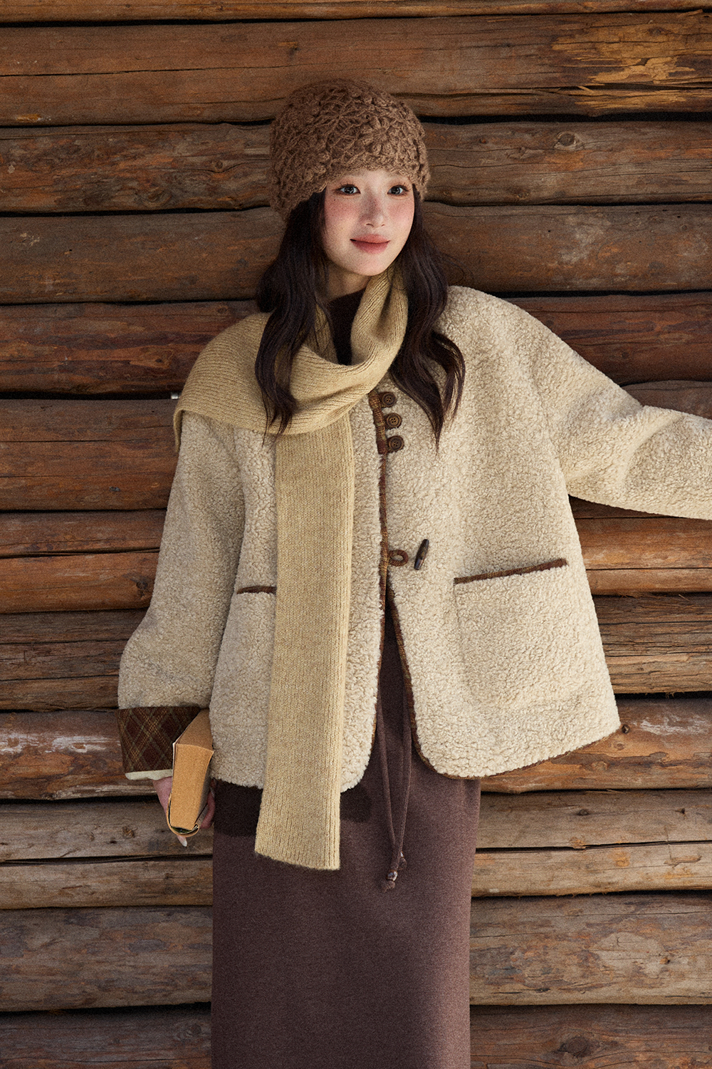 코트와 스카프는 별도 판매됩니다