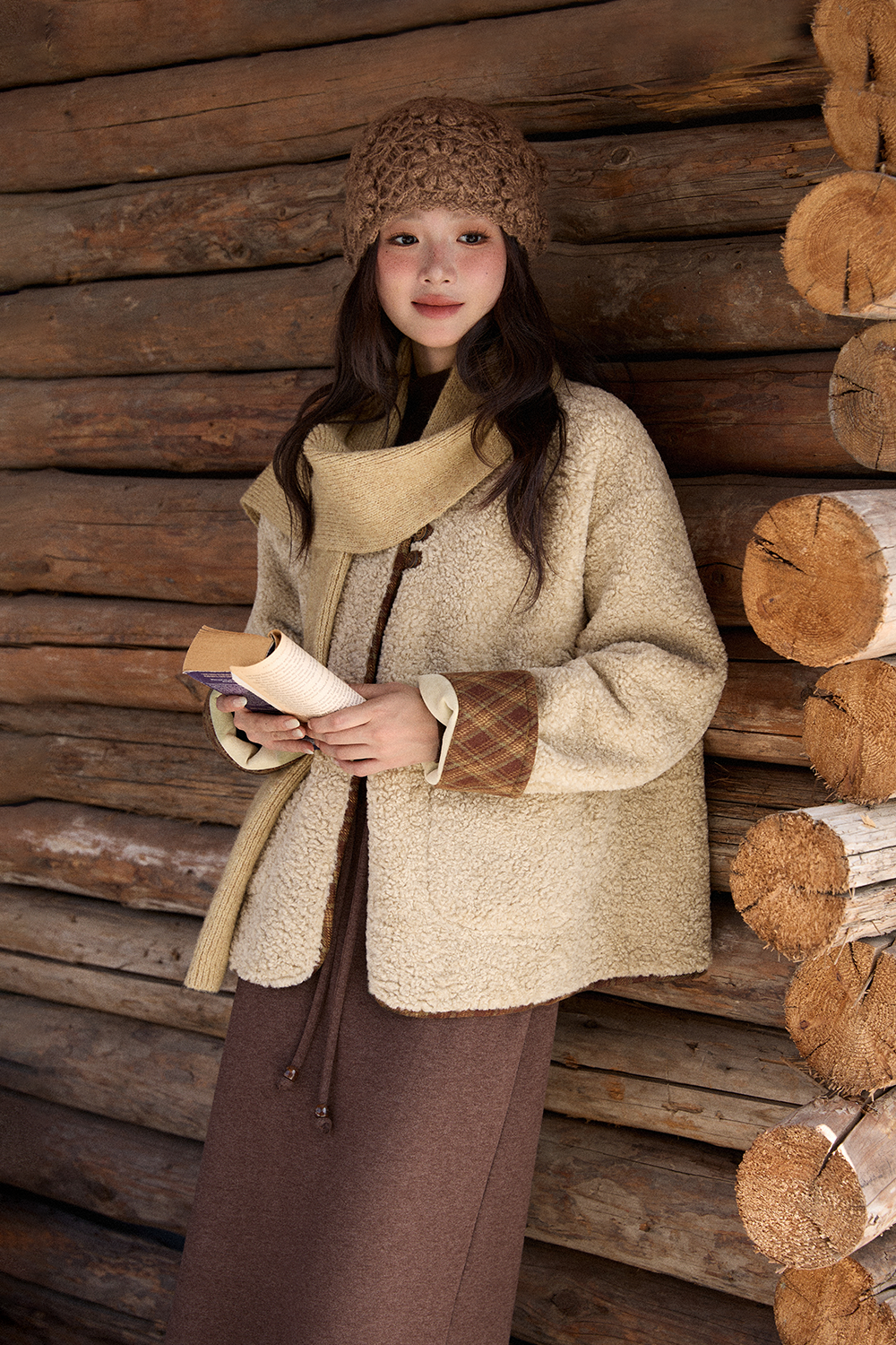 코트와 스카프는 별도 판매됩니다