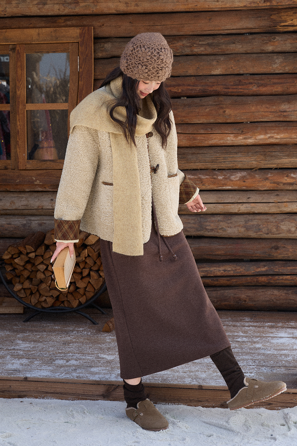 코트와 스카프는 별도 판매됩니다