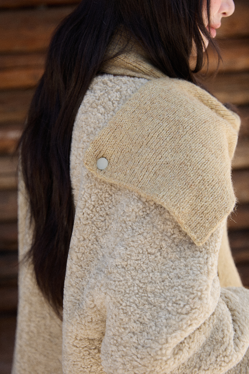 코트와 스카프는 별도 판매됩니다