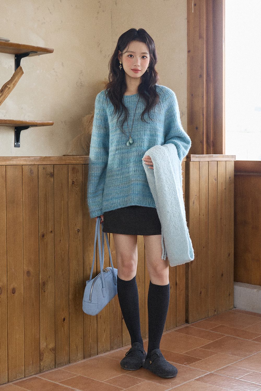 女性のためのニットシャツ