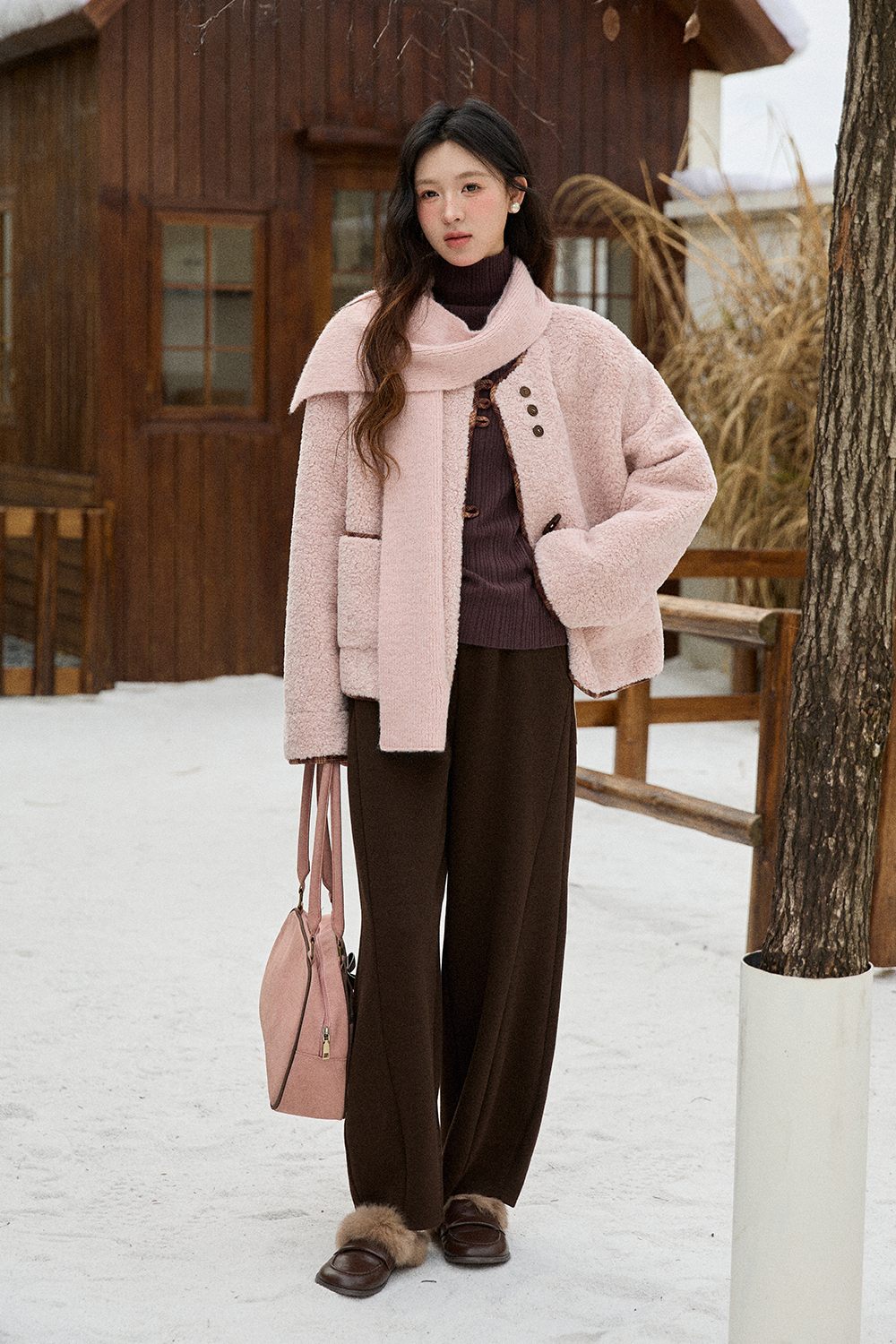 코트와 스카프는 별도 판매됩니다