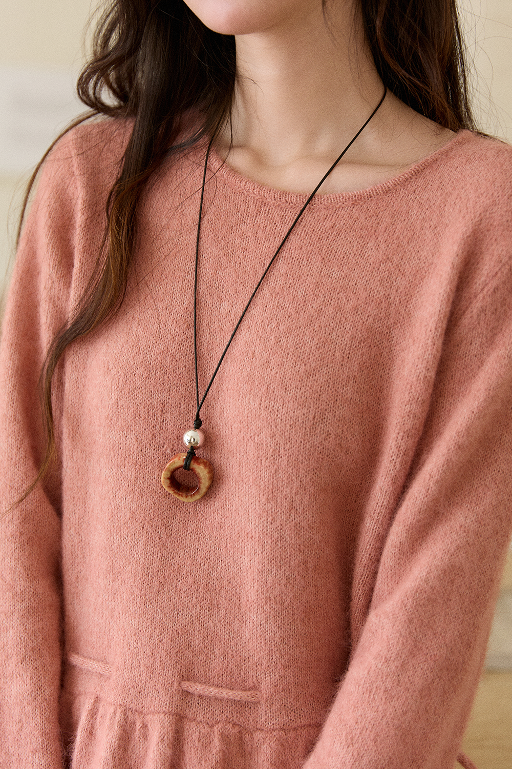 女性のためのニットシャツ