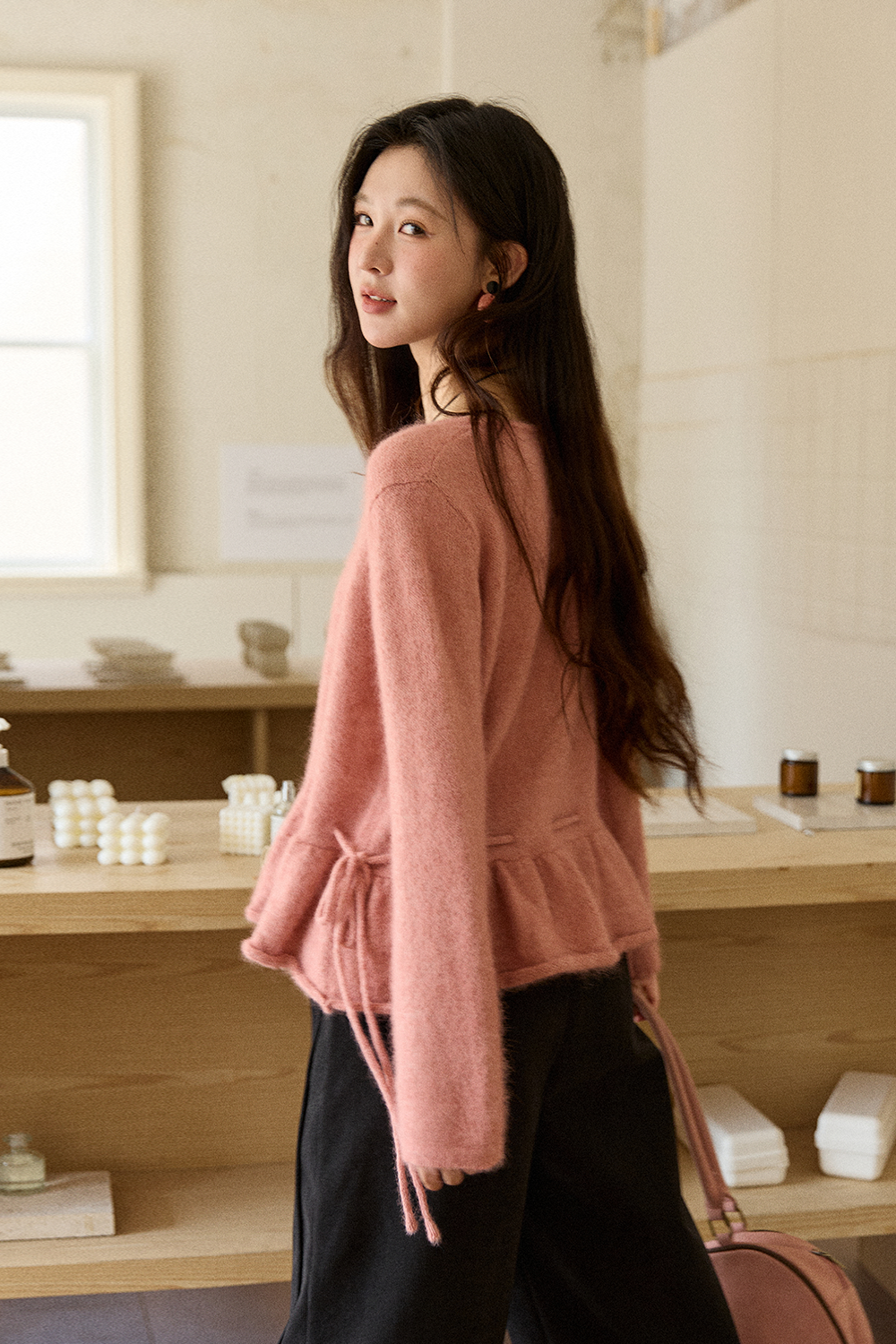 女性のためのニットシャツ