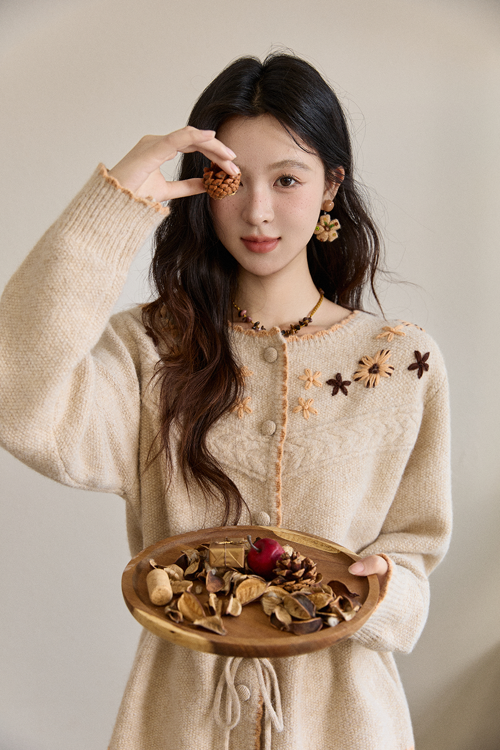 女性のためのニットシャツ