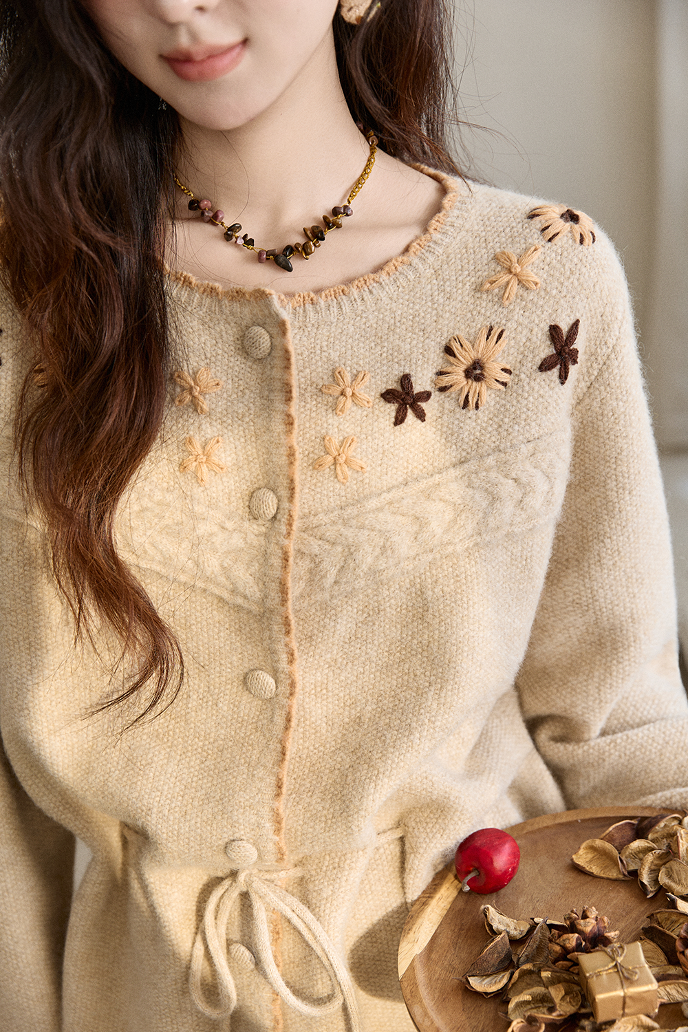 女性のためのニットシャツ