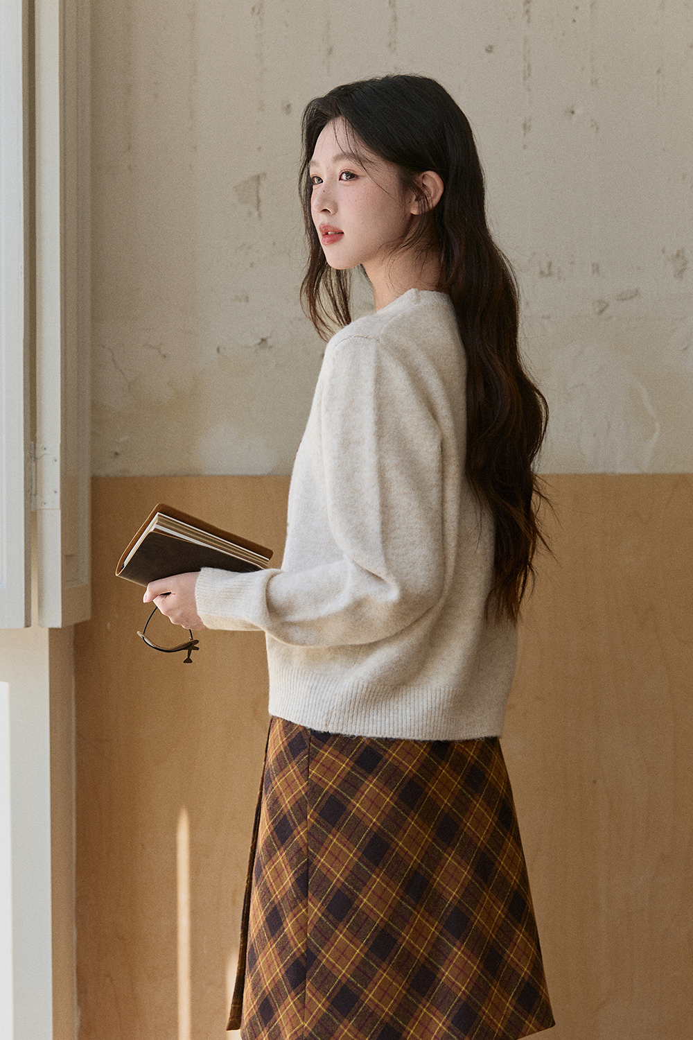 女性のためのニットシャツ