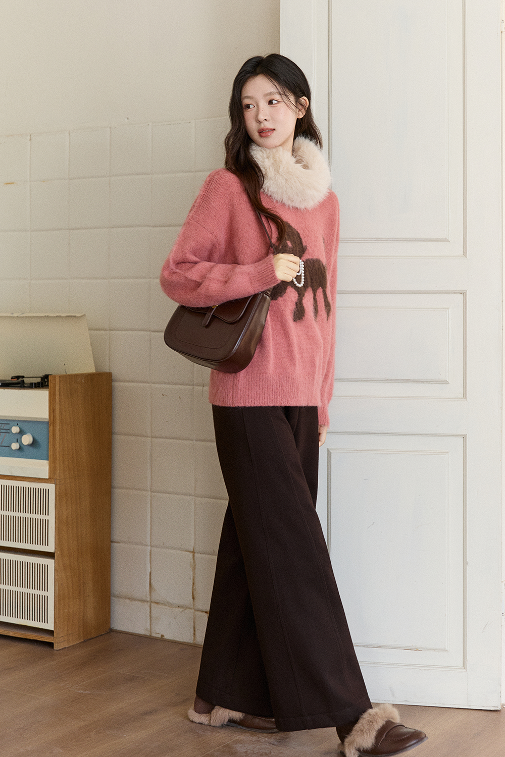 女性のためのニットシャツ