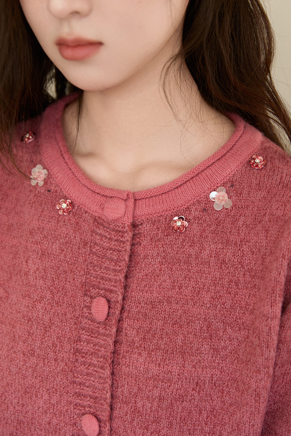 女性のためのニットシャツ