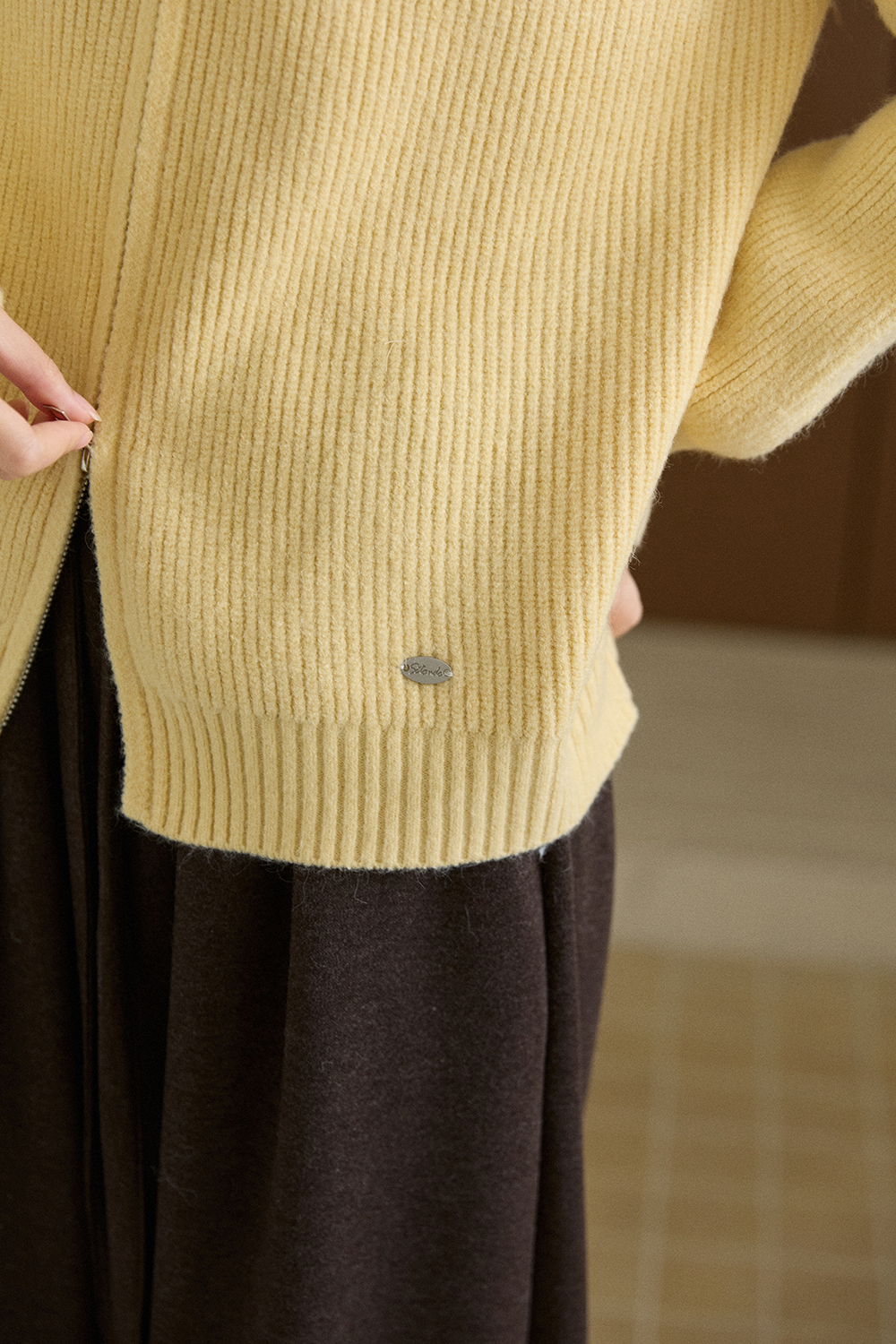 니트 셔츠 + 퍼 칼라