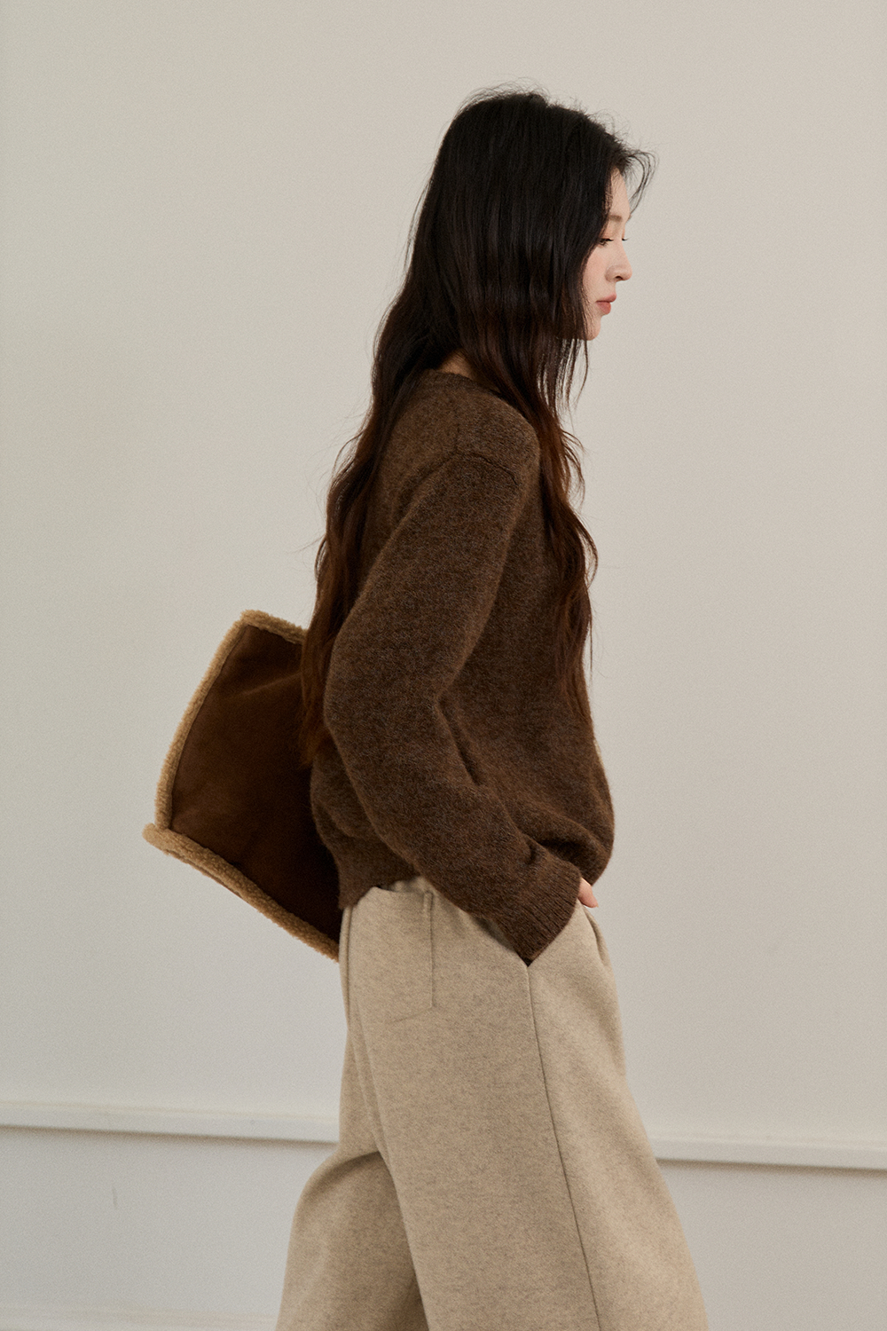 女性のためのニットシャツ