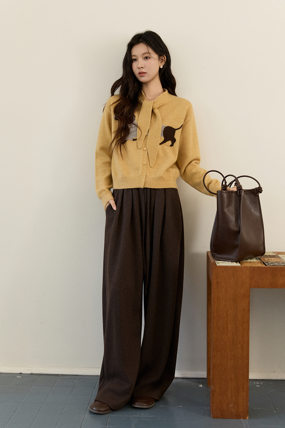 女性のためのニットシャツ