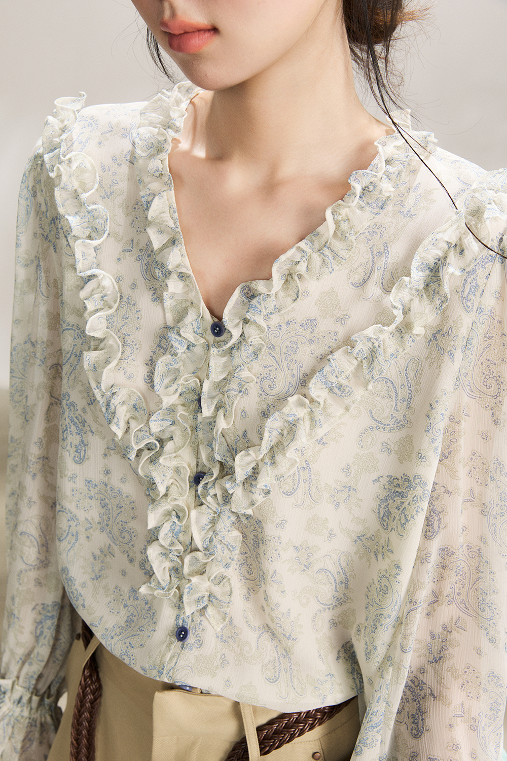 女性のためのブラウス