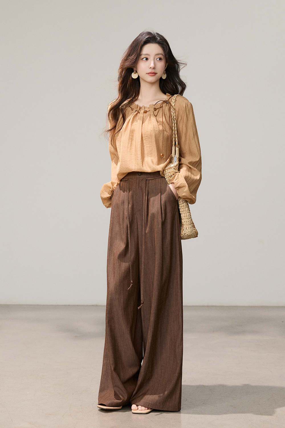 เสื้อเบลาส์สำหรับผู้หญิง