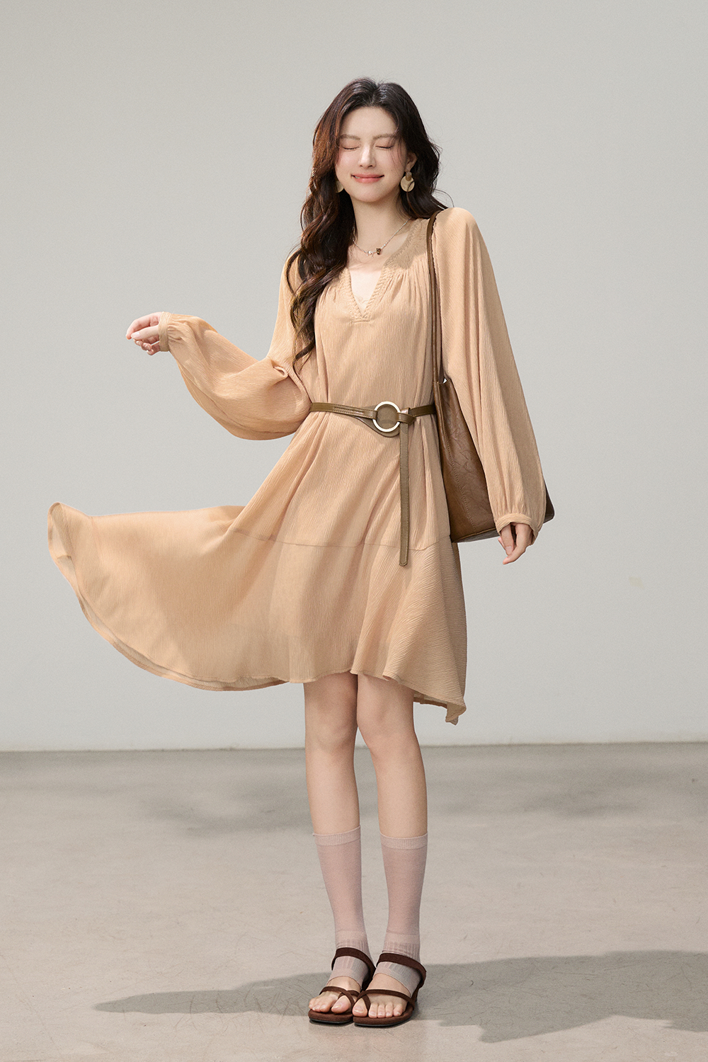 ชุดเดรสยาวปานกลางทรงเอสำหรับผู้หญิง