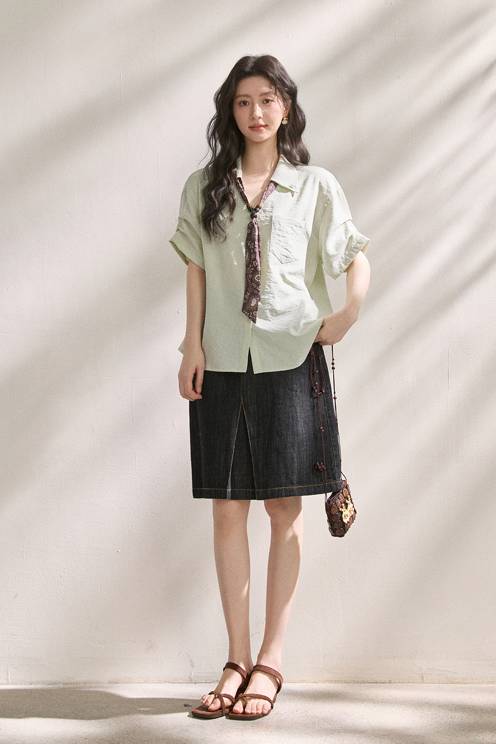 Áo sơ mi + Khăn lụa cho nữ