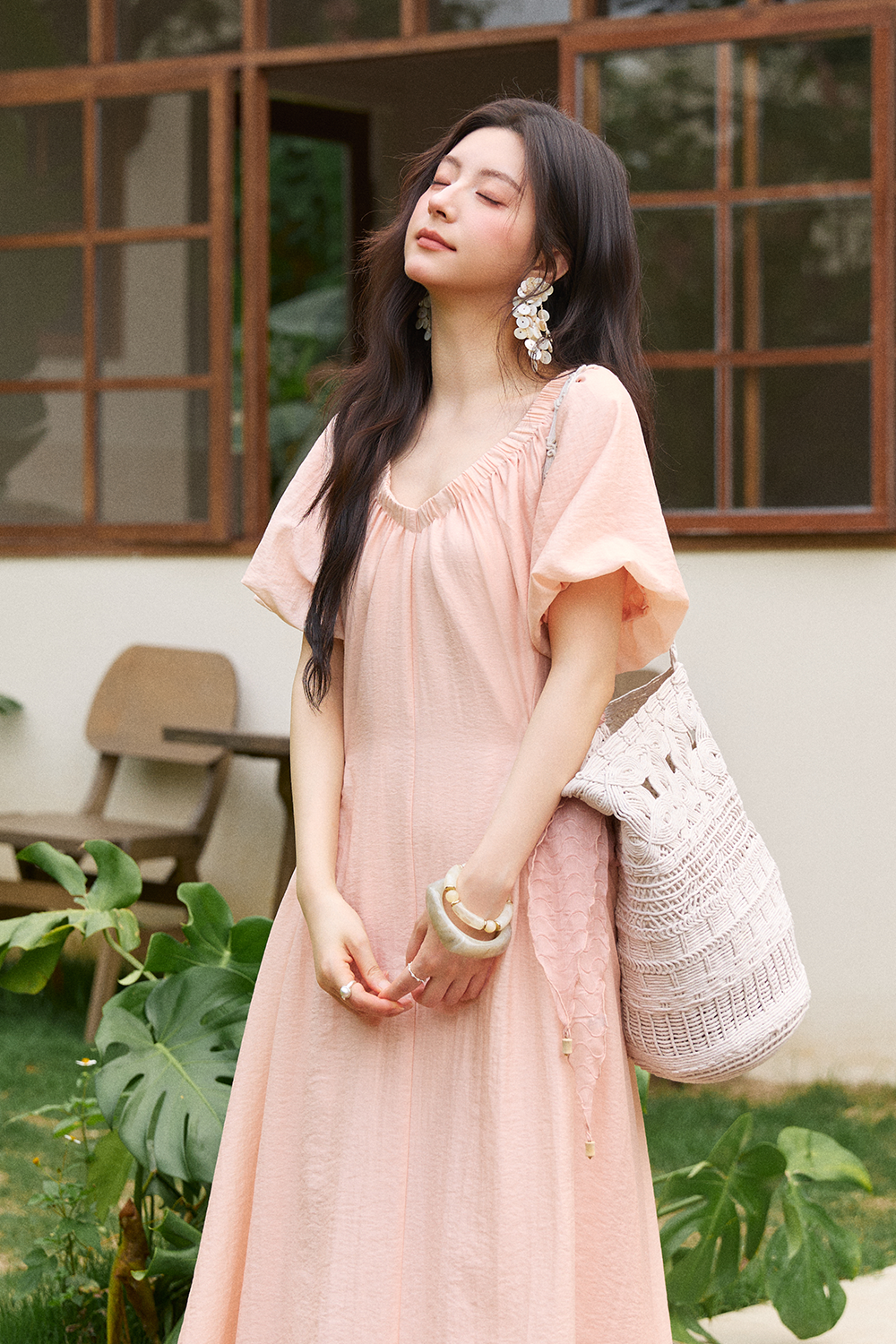 ชุดเดรสยาวสำหรับผู้หญิง