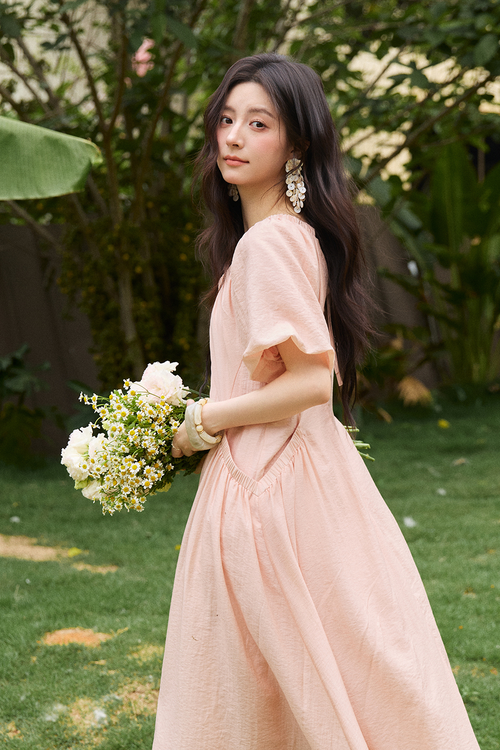 ชุดเดรสยาวสำหรับผู้หญิง