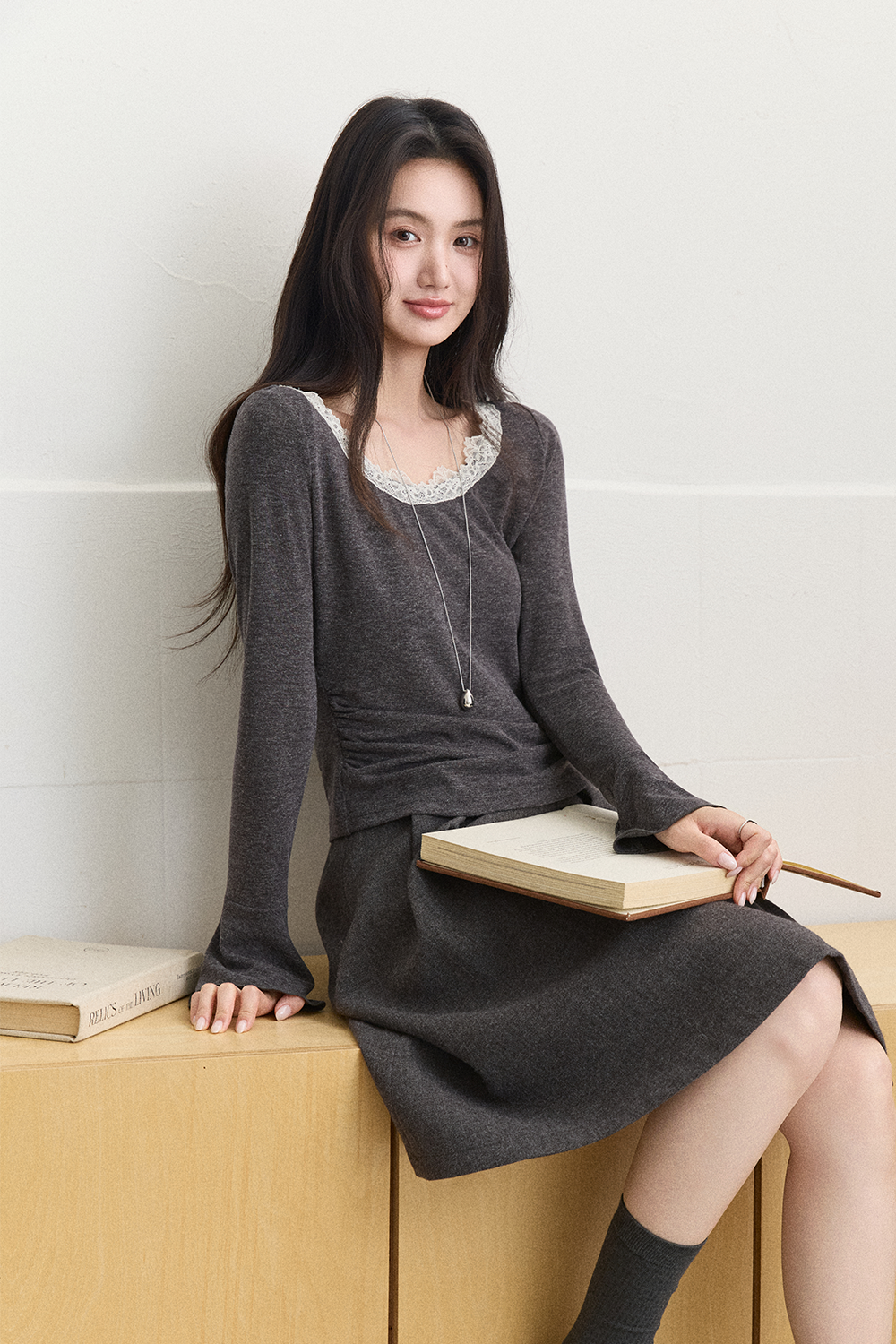 女性のためのニットシャツ