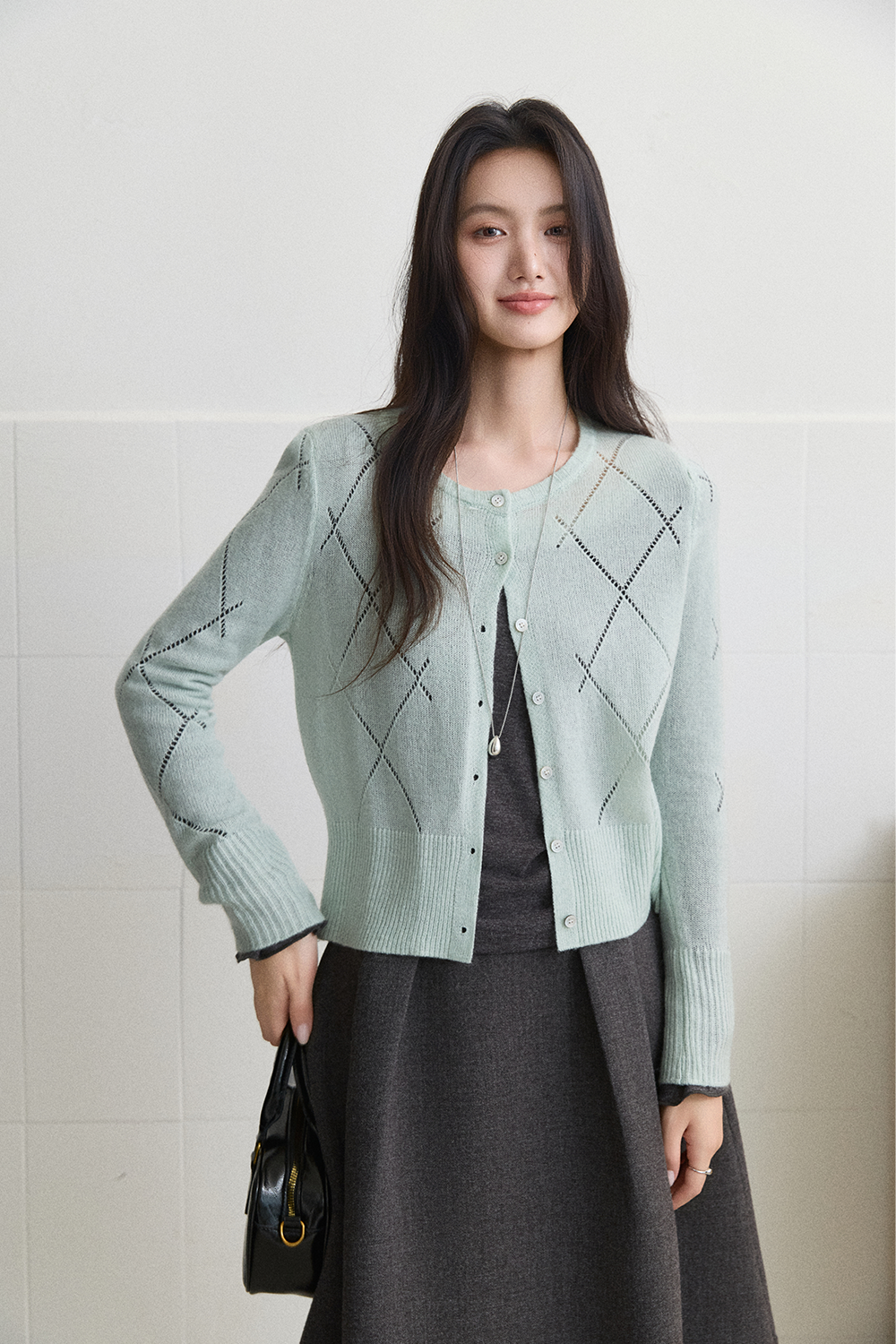 女性のためのニットシャツ