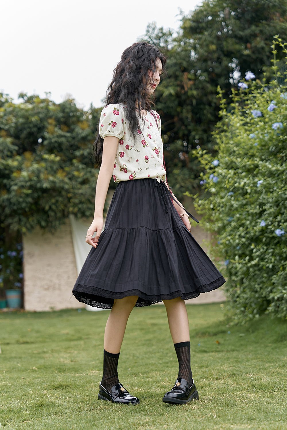 Pleated Black Midi Skirt for Women - Mishow