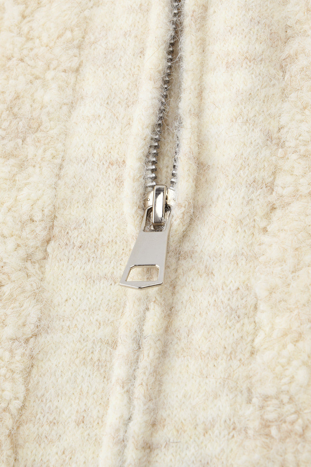 女性のためのニットシャツ