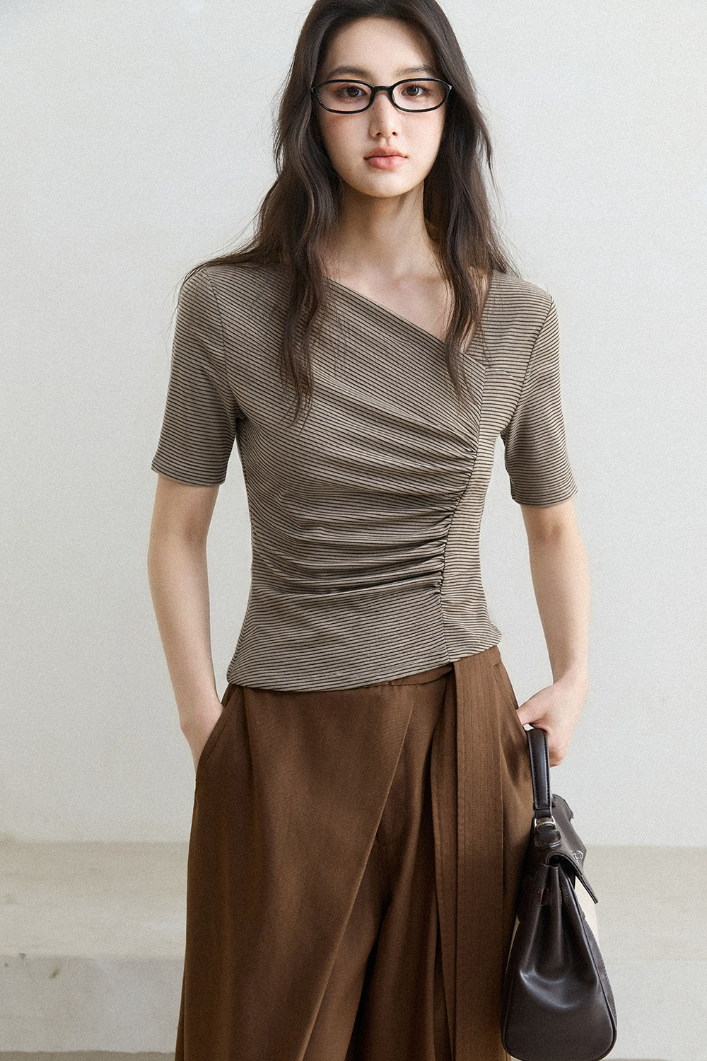 女性のためのニットTシャツ
