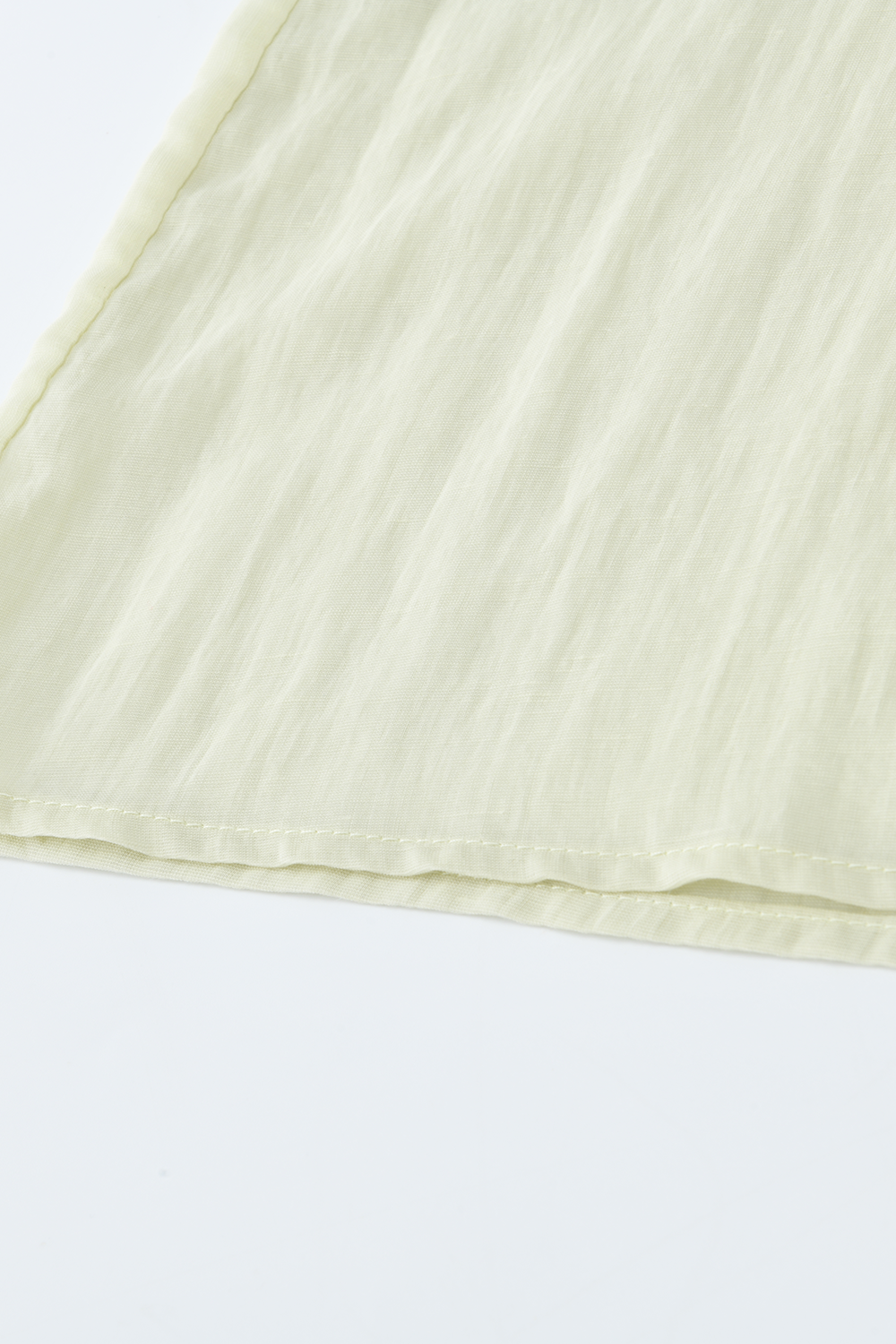 여성용 블라우스와 벨트