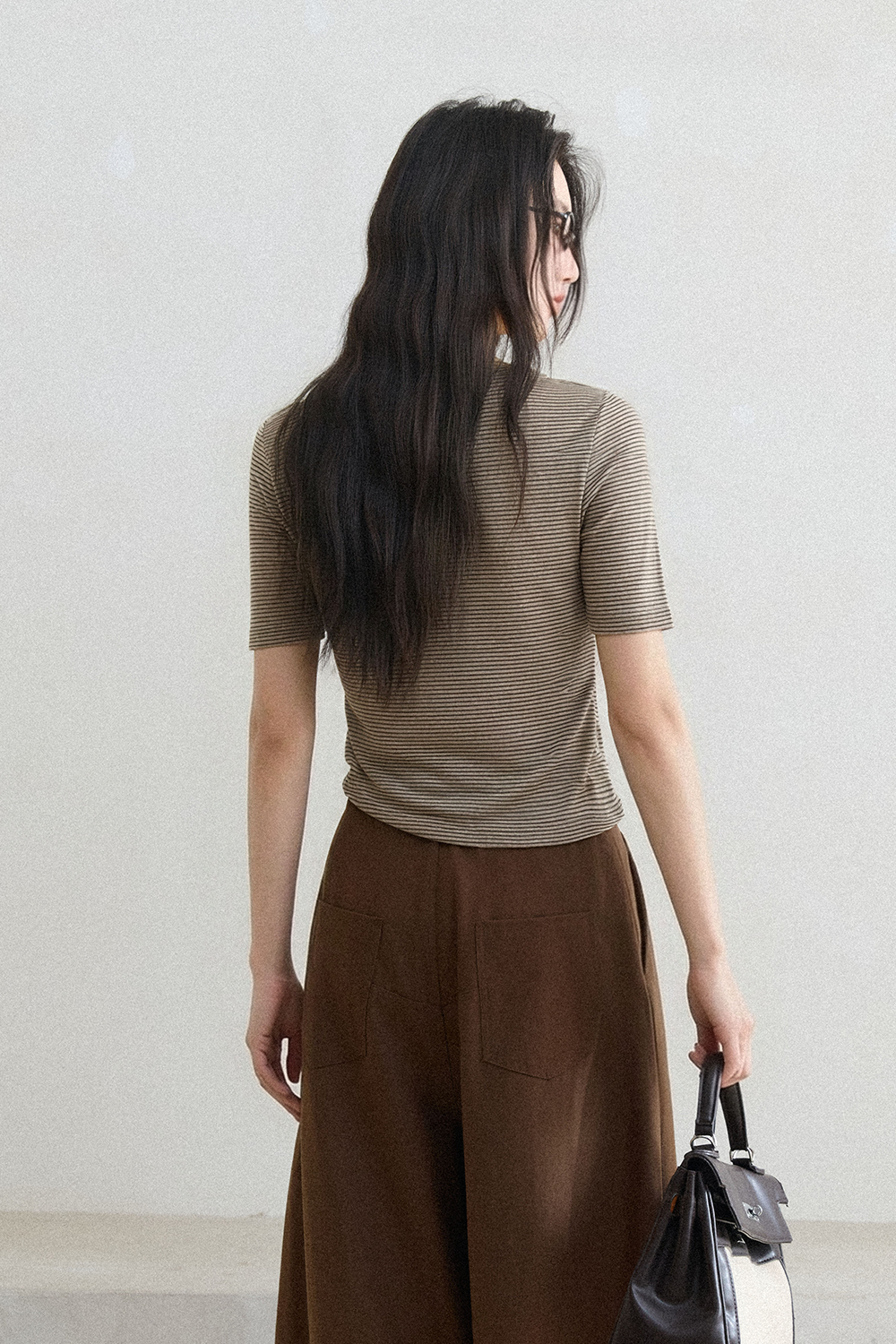 女性のためのニットTシャツ
