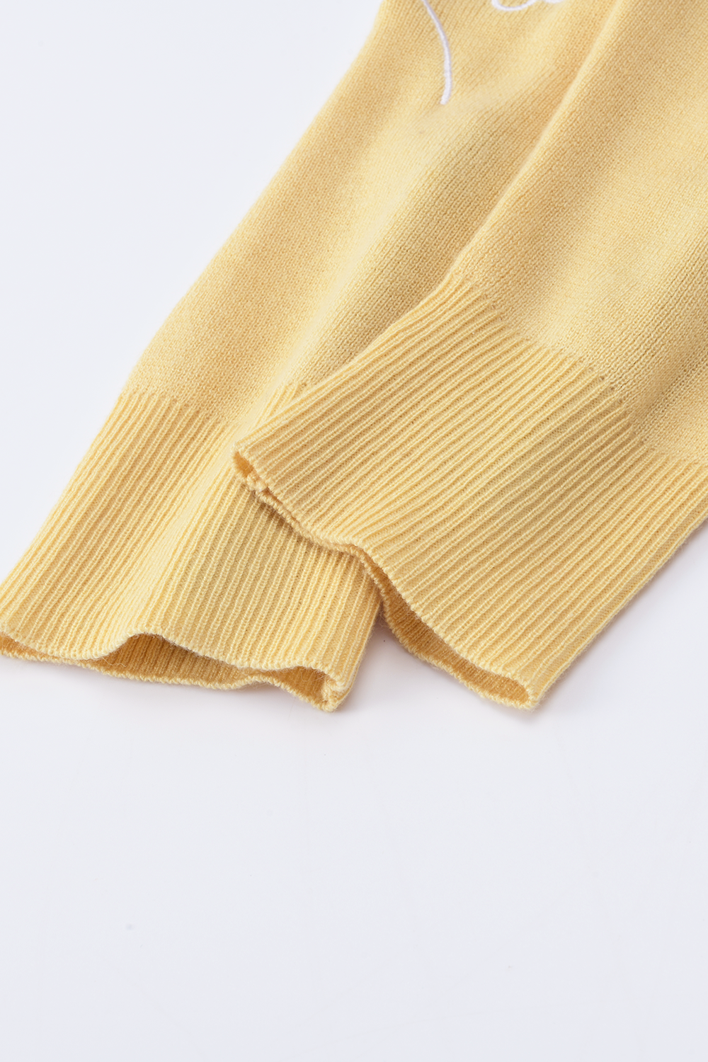 女性のためのニットシャツ