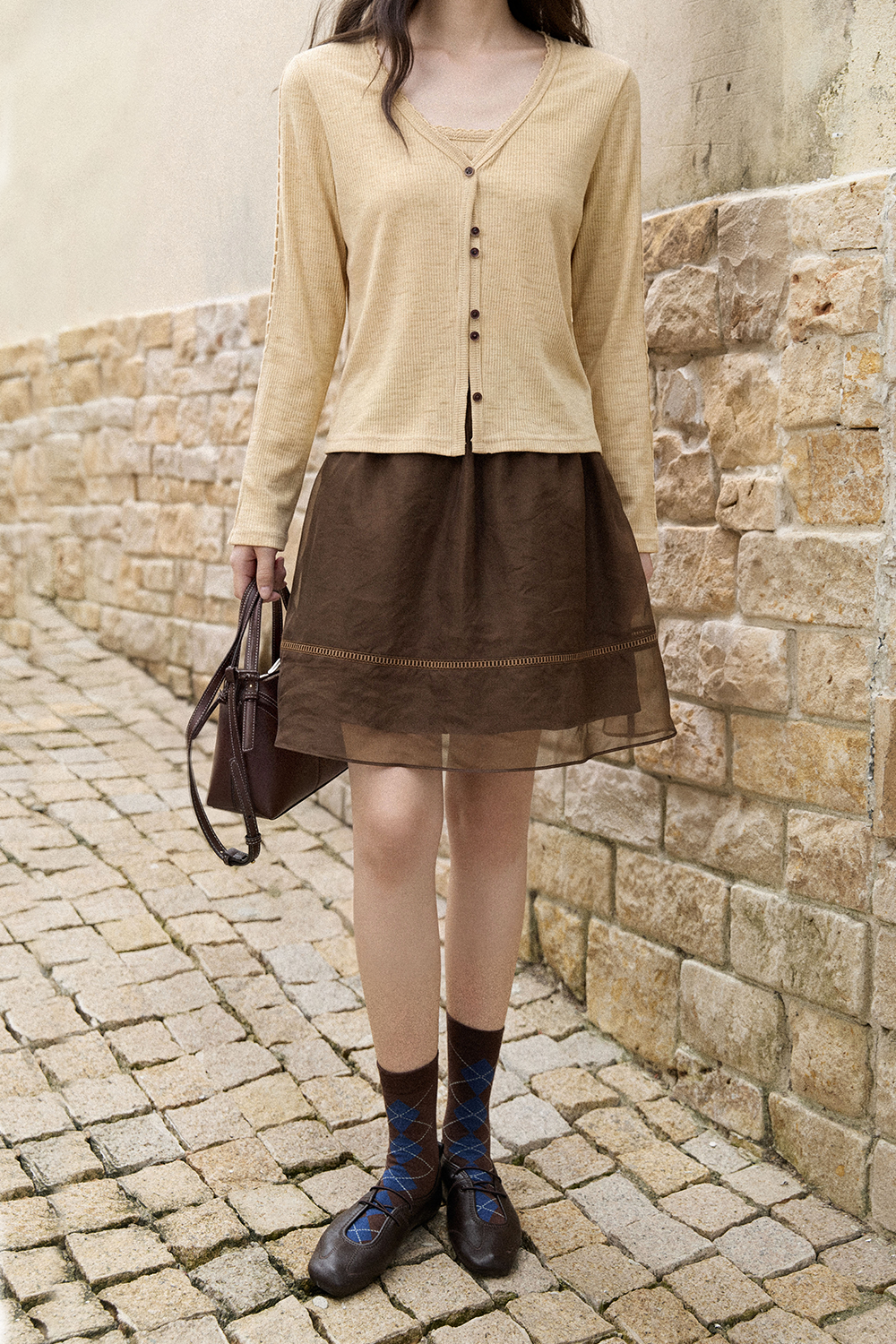 女性のためのニットシャツ