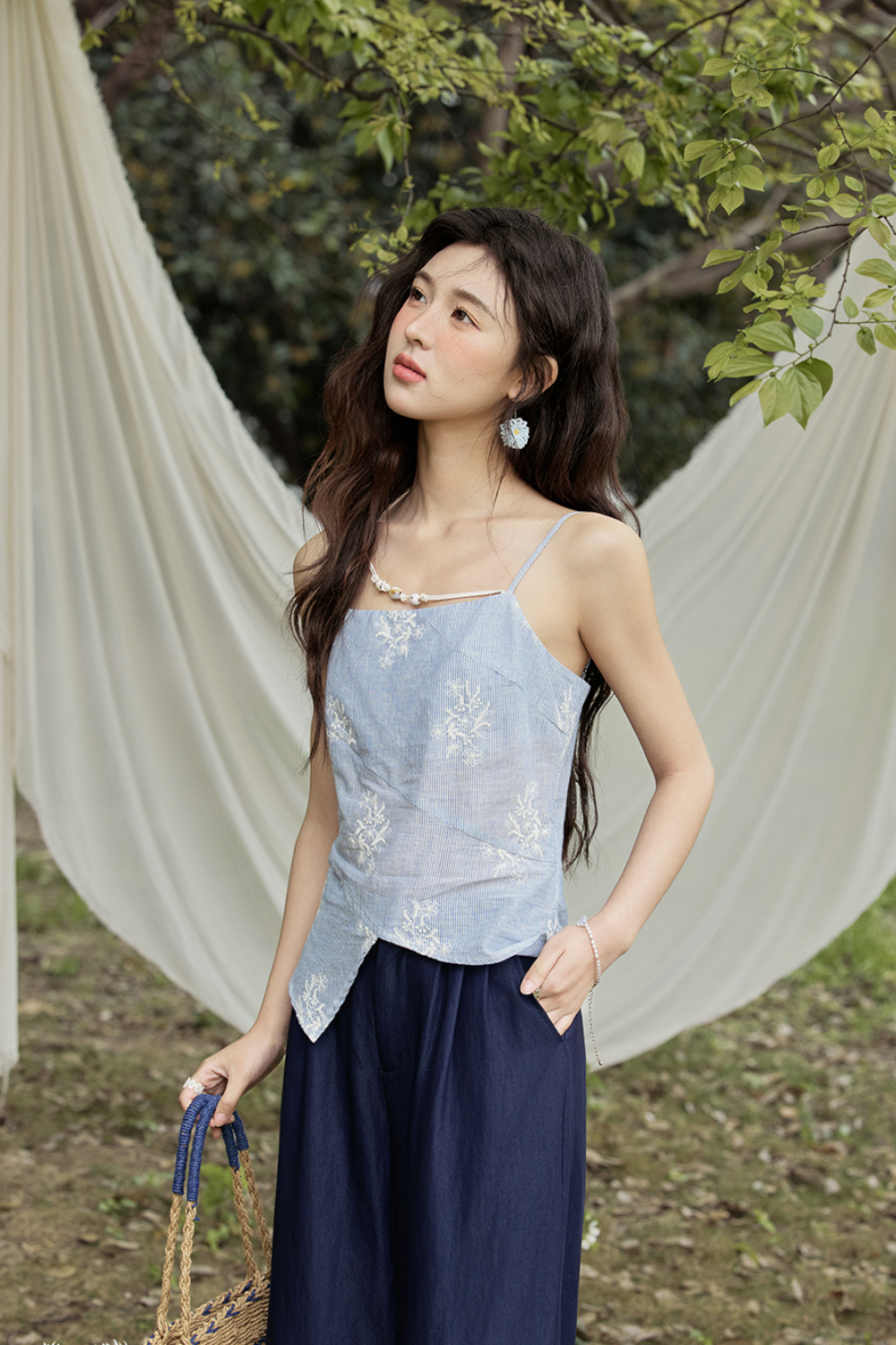 Áo dây mảnh dành cho nữ