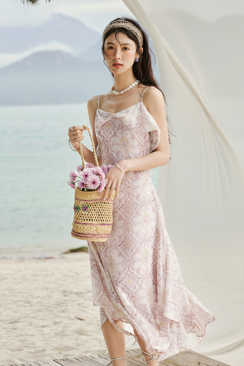 女性のためのスパゲッティストラップドレス